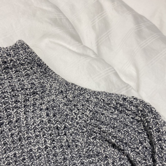 Stunning shoulder baring  grey sweater - Picture 4 of 5
